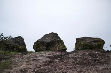 Etang de Paloumey   Rochers.
